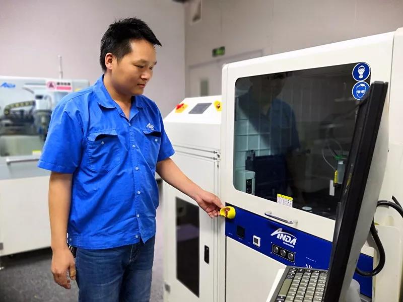 成品一次檢驗通過太難？他卻連續實現了3臺！